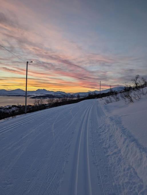 Koselig Leilighet Naer Bussholdeplass Og Natur. Tromsø Eksteriør bilde